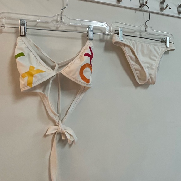 Vintage Roxy Bikini - Picture 3 of 16